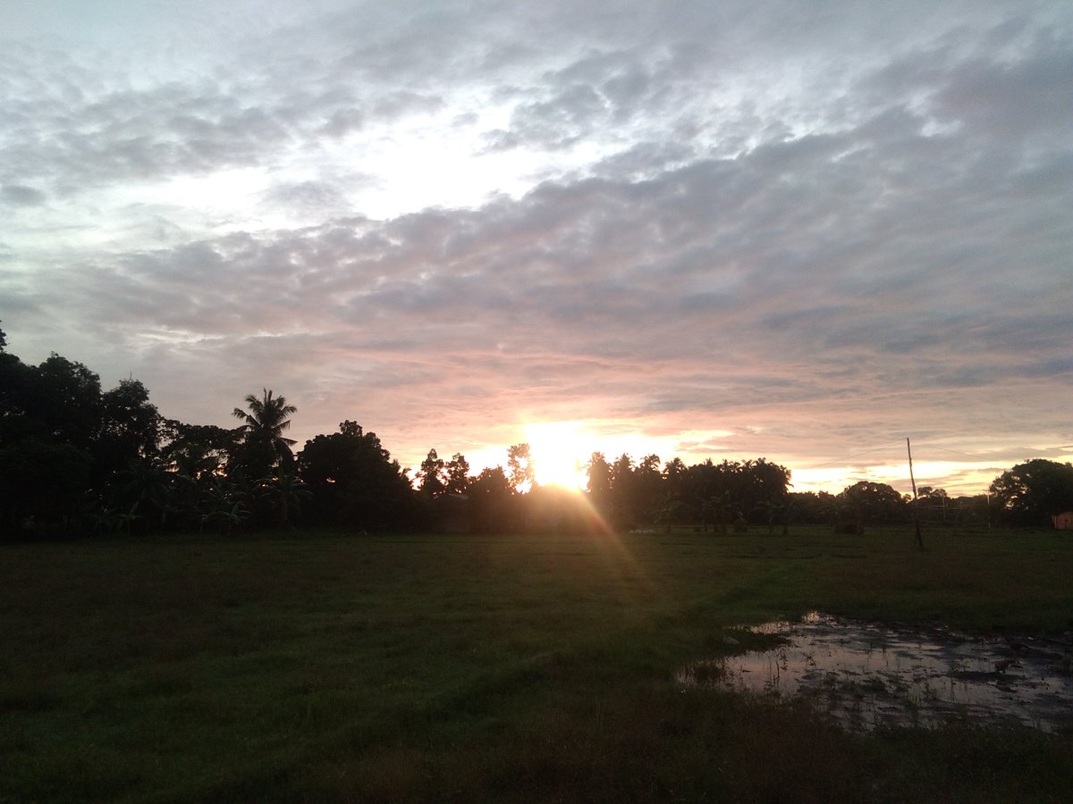breatheazilim's tweet photo. Ngayon lang nagpakita si haring araw. 
Good morningg I love you 💗

#tomoresunriseswithapril 
#Tomoresunrisewithgab
#ToMoreSunriseswithSolidier's https://t.co/ieA9Uw8bDL