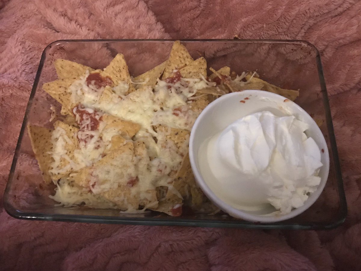 26 hours! Omg over halfway. I can’t believe how well I still feel. I’m on pages 102 of The Highland Falcon Thief. It’s so British, so posh and the setting it this old steam locomotief. Can’t wish for more! Oh wait, I can. These nachos. Ha!  @BeccasBookopoly