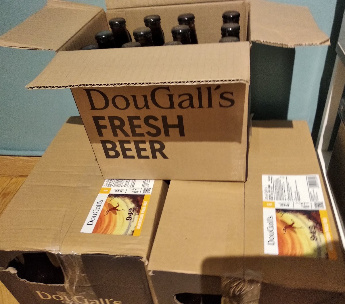 macpintosh's tweet image. Día de visita a @CervezaDougalls y volviendo con un cargamento como para una boda ( quedan dos cajas en el coche) #PiensaGlobalBebeLocal #942