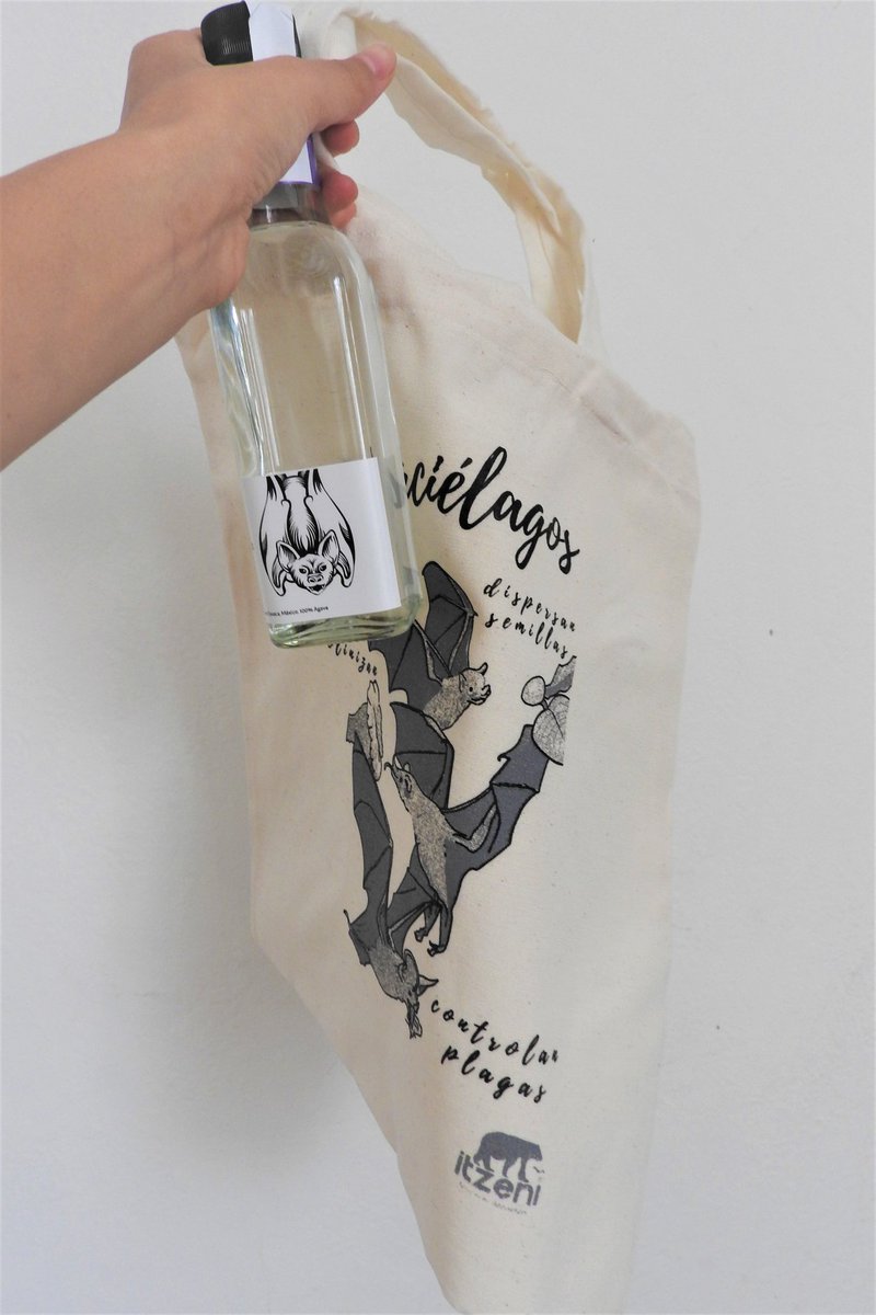 NBC_mess's tweet photo. Nos gusta lo que hacemos y nos da gusto entregar para Itzeni.
Llevé su mezcalito y su bolsita con bonitos murciélagos, están bien chidas.
Más información en https://t.co/RqWkihfRmv o con @Xim_Neri
#MensajeriaNBC #NBCTeam #Entregas #Mezcal #CDMX https://t.co/AoNMbox3nu