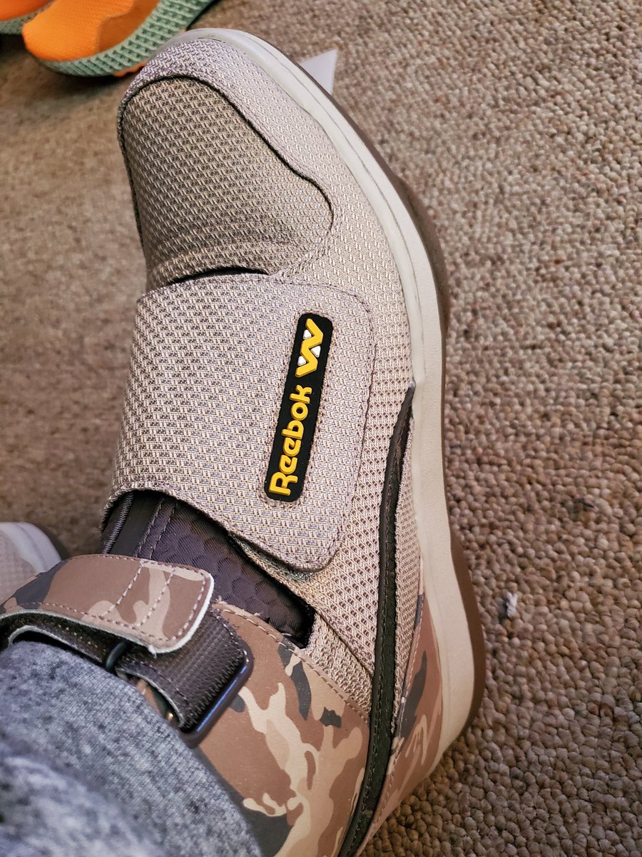 cleric7's tweet photo. Bug Stompers from Reebok, an homage to the shoes worn by Pvt. Hudson (Bill Paxton) in Aliens #BugStompers #AlienStompers #ReebokAlien https://t.co/HtFSB2puzI