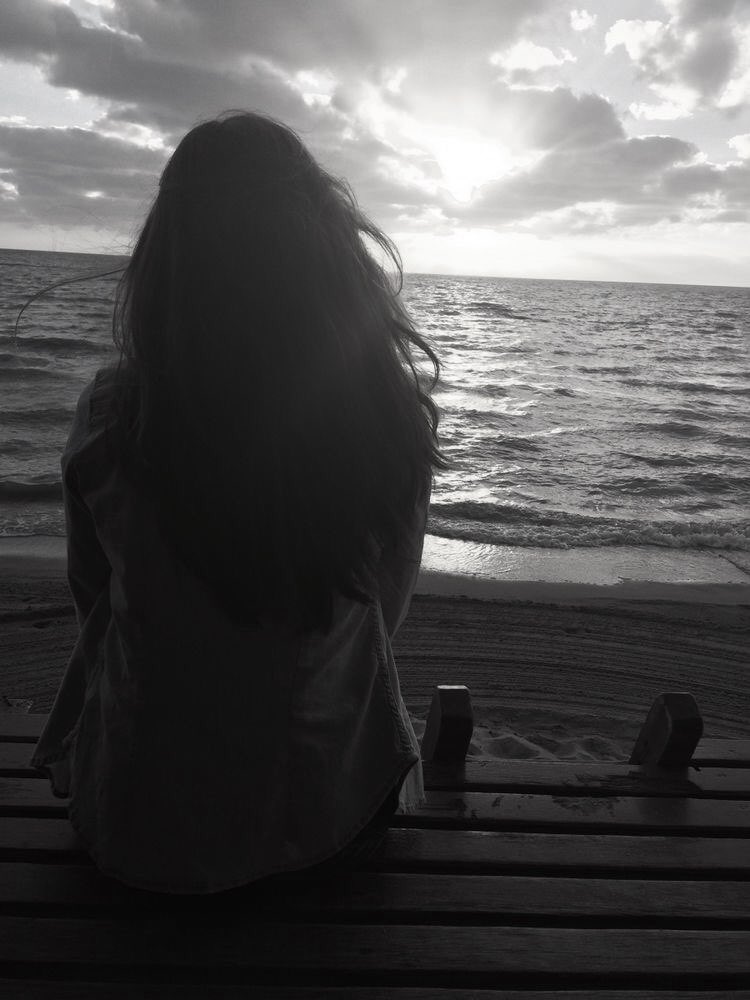 ...
.

وعندما رأيتك بحرًا .. ثقبت سفينتي ..!
.
.
.
#رسالة