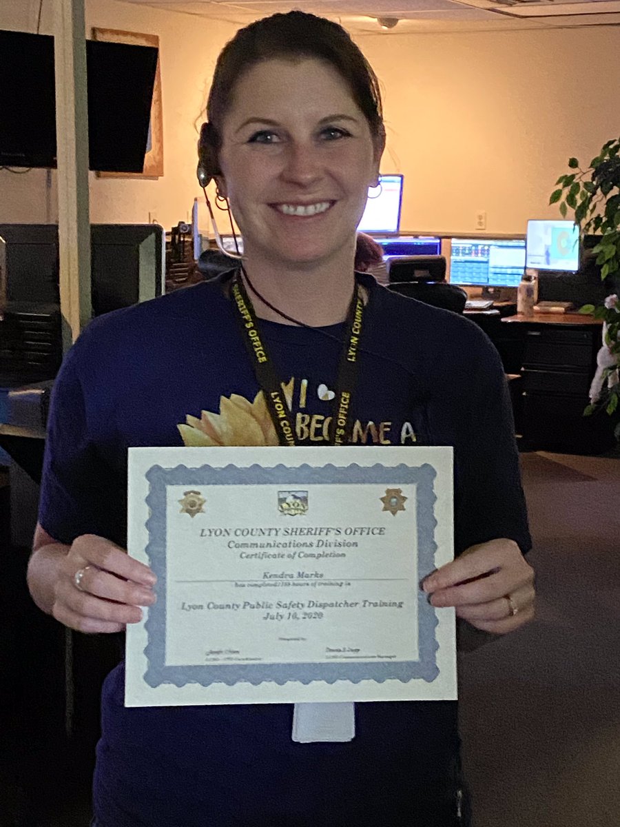 LCSODispatch's tweet image. LCSO asks you to join us in celebrating team member Kendra for successfully completing 9 months of Public Safety Dispatch training.  Kendra has been a great addition to our team.  Congratulations Kendra!!!!