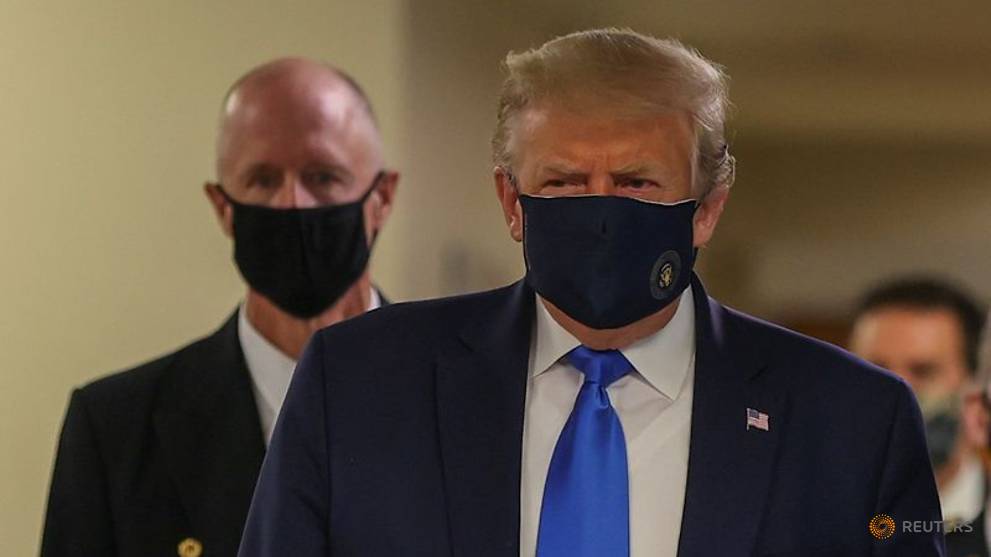 In first, Trump dons mask in visit to a military medical facility cna.asia/2DsampK