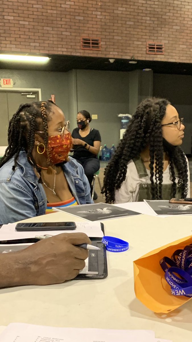 RaulCollins16's tweet image. Shoutout to @Hope4Houston and LT Evans @FBCConstable3 for allowing us to demonstrate #RelationalPolicing @houstonpolice demonstrating what to do on a traffic stop and having tough /real conversations about the state of things. They liked the way our mock traffic stop went.