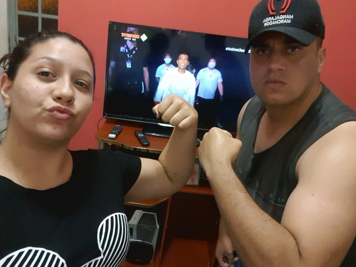 Sarytiah's tweet photo. Assistindo #UFC251noCombate com mozão!! https://t.co/VzCcOYQDhg