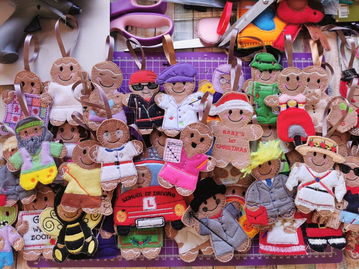 LucyLocketsArt's tweet photo. Taking over the world #gingerbreadfamily https://t.co/NKU1Swru6i