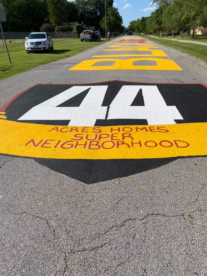 NoLeaderLikeMe's tweet photo. This mural gives me great pride! Not only does it welcome me to work everyday at @Houston_AISD, but it demonstrates the care and community that lives within Acres Home, TX. #WhereIWork #WhereIGrewUp @CarverHS_AISD @AldineISD @docstdcbs @drgoffney (PS There's another at @BURNSbbq) https://t.co/SwovtGwzlC