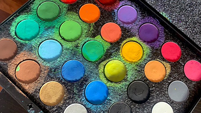 Thank you for 1.5k onlyfans subs!! I&rsquo;m painting my boobs on Onlyfans live in 4 hours 👩🏻&zwj;🎨 https://t.co/oZpv6LoguH