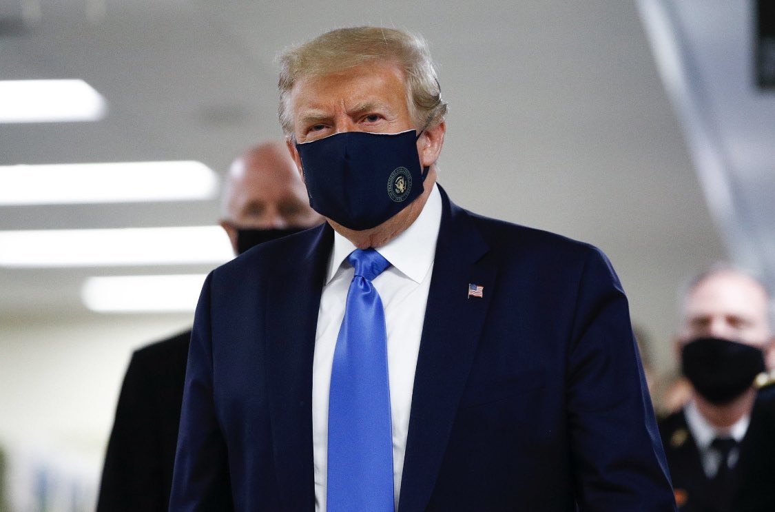 BennyDSquirrel's tweet image. It's was photoshopped! #FakeMask #FakePresident #AmericaFirst