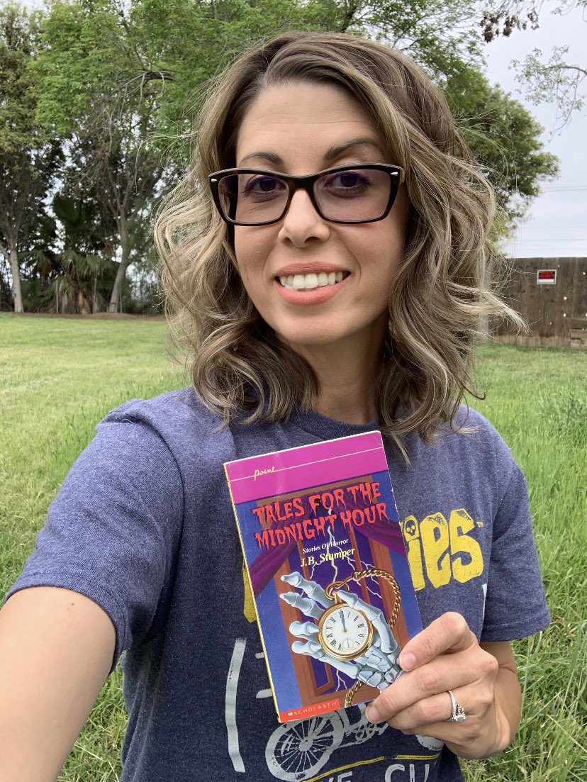 Please join us in welcoming the newest member of the #LadiesofHorrorFiction team, Kami from @KamisKorner !! She’s an avid horror reader and has a spectacular #BookTube channel🙌🏼😈