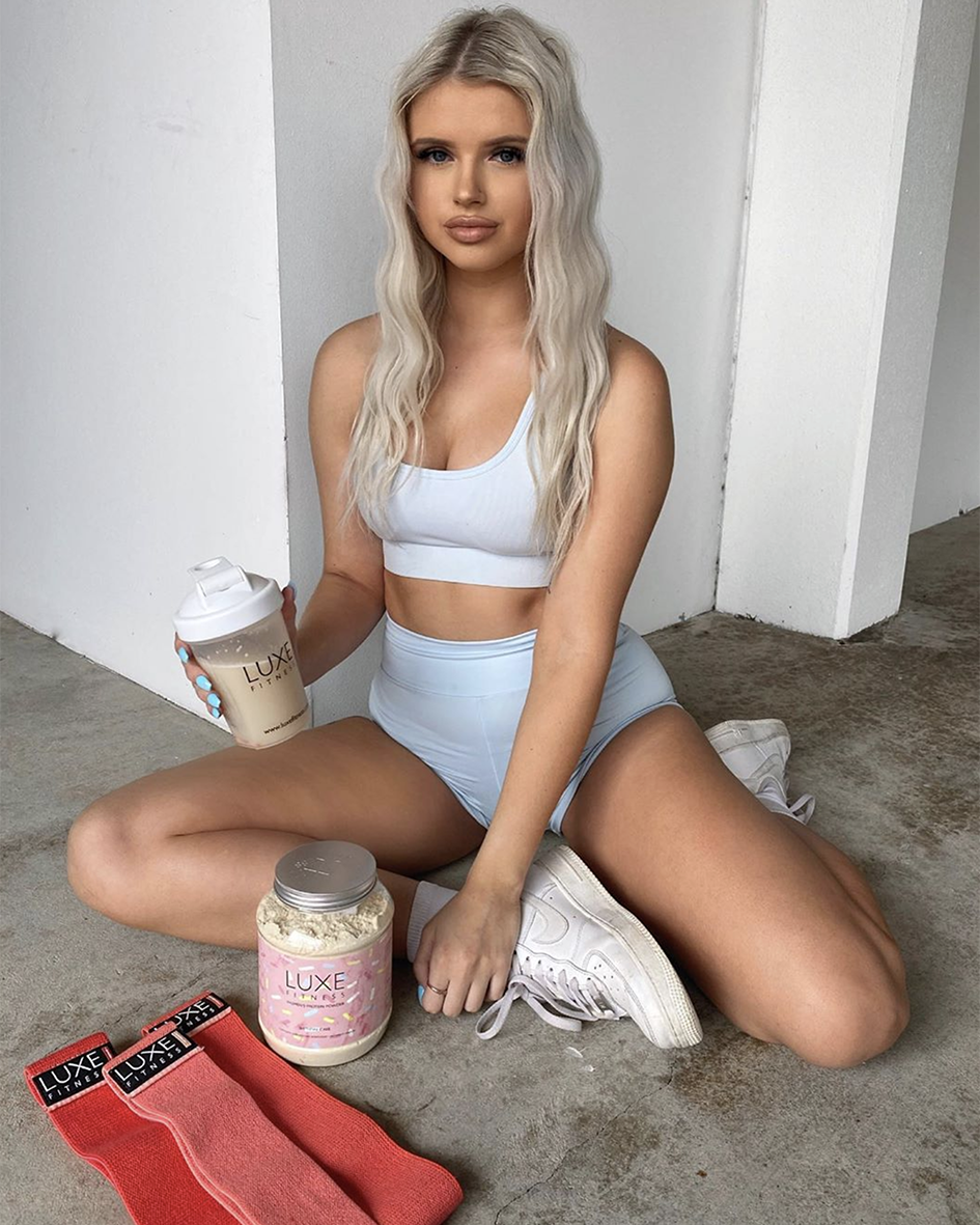 teststatuser's tweet image. @mikayladouglass_ all stocked up with her Birthday Bundle. Receive our Limited Edition Birthday Cake Protein Powder, a set of fabric booty bands, shaker and 90 day access to our online classes!
