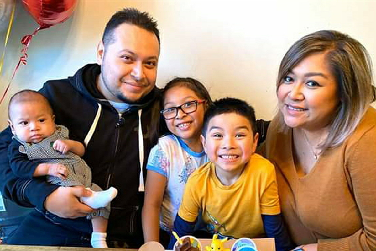 dead at 35Nurse Krist Angielen Castro Guzman, mother of 3, died from  #COVID working on the frontlines to save others in  #Illinois. After getting sick, she self-isolated in a hotel room, but died soon after. Her kids are 6,5 and 4 months old.   https://bit.ly/2YEtidG 