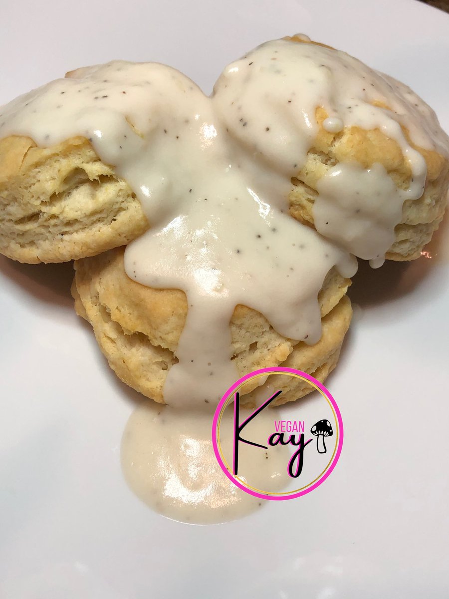 kalynbroadway's tweet photo. 🌱🤤RT—-VEGAN BUTTERMILK BISCUITS ANYONE?🤤🌱. IG @kaybeenlocd  YOUTUBE VIDEO LINK IN BIO❤️ https://t.co/9nU6HNZ3nZ