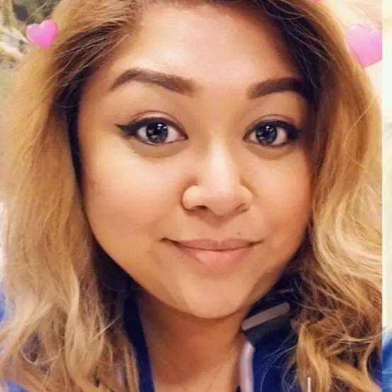 dead at 35Nurse Krist Angielen Castro Guzman, mother of 3, died from  #COVID working on the frontlines to save others in  #Illinois. After getting sick, she self-isolated in a hotel room, but died soon after. Her kids are 6,5 and 4 months old.   https://bit.ly/2YEtidG 