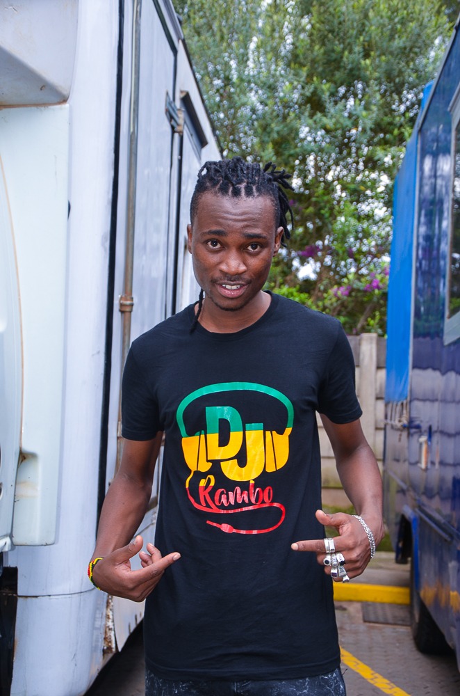 Deejayrambo1's tweet photo. #UsikuSacco
@RadioCitizenFM
@ShattaTikiTaka https://t.co/fAs5Zy8ubg