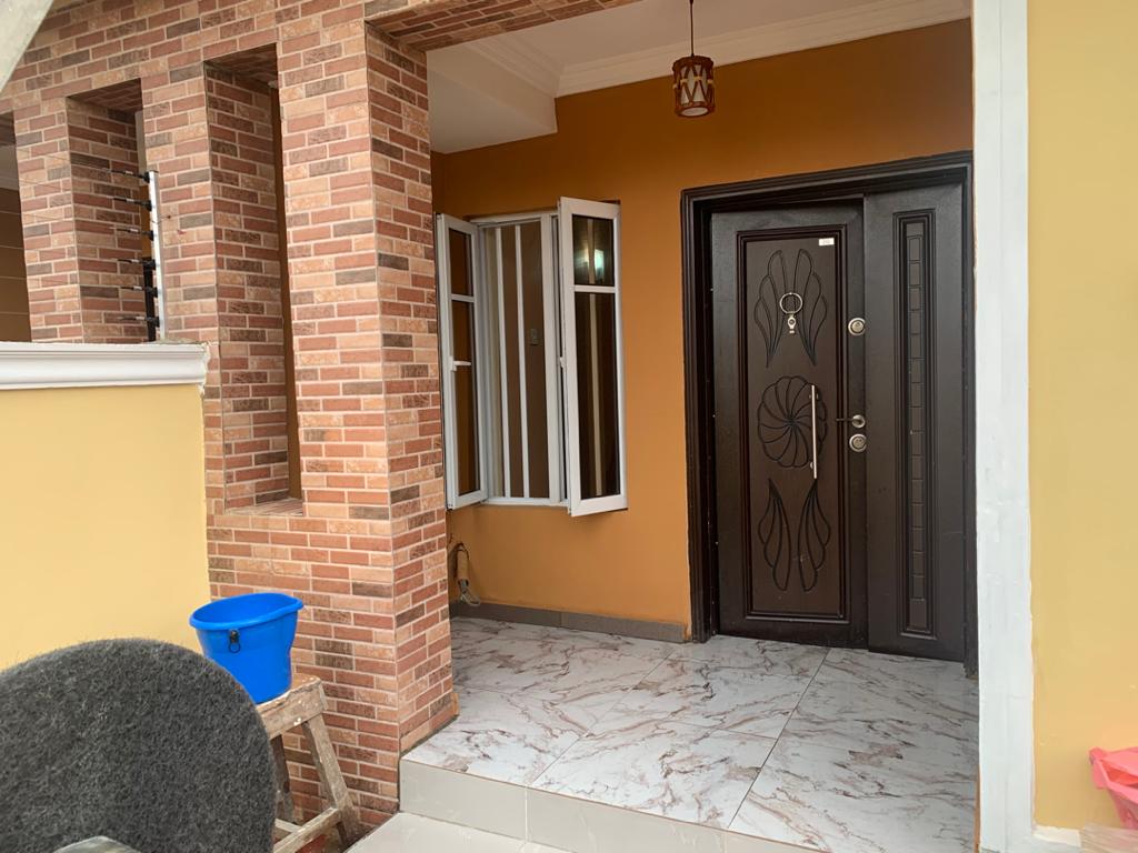 Oluadegbamy's tweet photo. TO LET!!!

Brand New 4Bedroom Duplex in Omole Phase 2.

Price- 2.5Million NET https://t.co/c6wtEenbNB