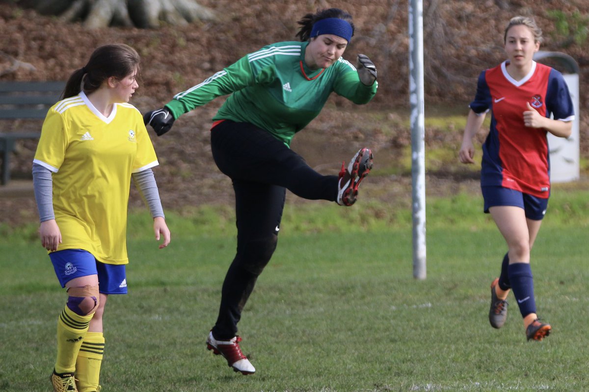 FenciblesUtdAFC's tweet photo. AFF DIV 2 | Great win for our women’s team today in the local derby against Bucklands Beach! Very close game that finished with us collecting all three points in a 1-0 victory! #Fencies #WomenInFootball @AuckFootballFed #Div2 https://t.co/ksrCR68qvK