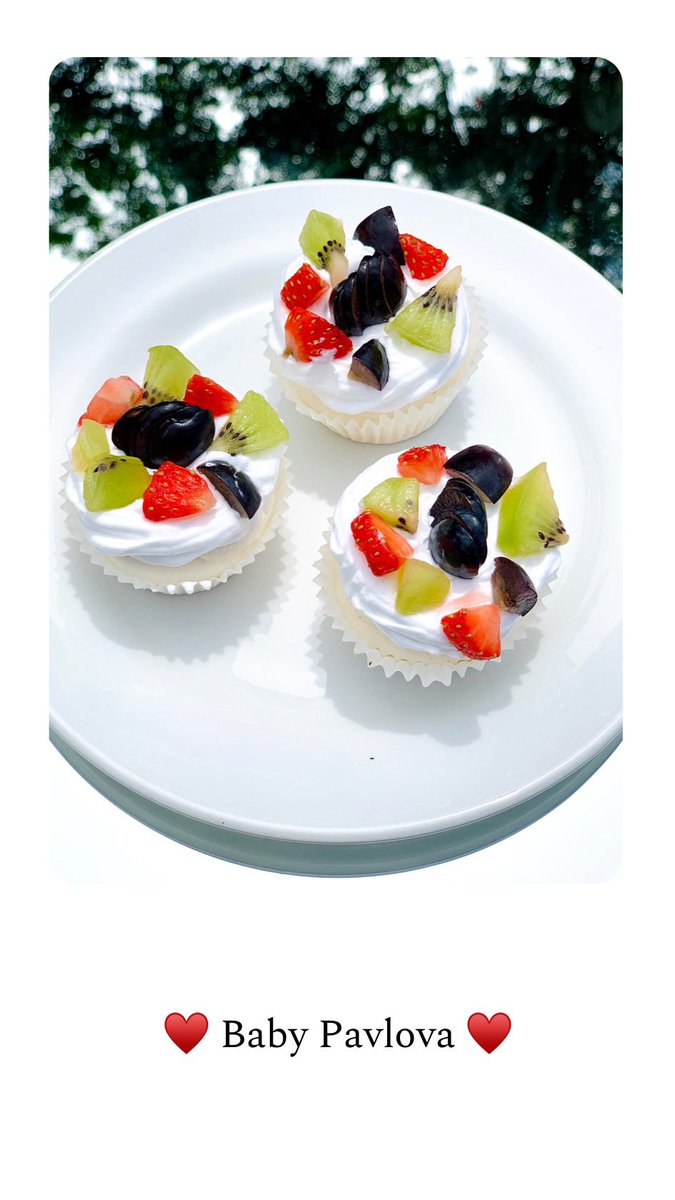 GiehaBakery's tweet photo. Untuk Pavlova, kami ade 3 jenis saiz iaitu GRANDMA PAVLOVA, MAMA PAVLOVA &amp; BABY PAVLOVA 🤗 https://t.co/bYyRZh8BlC