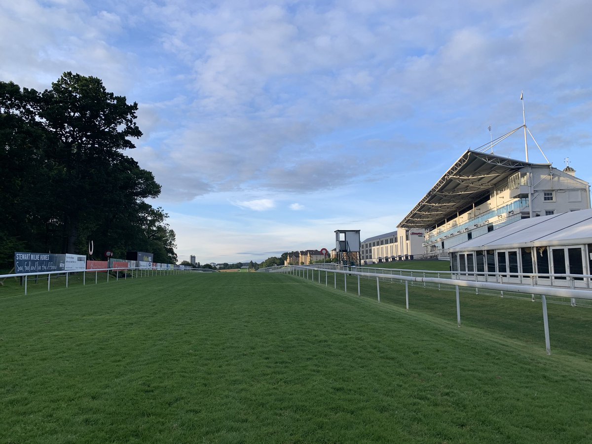 HarrietGraham1's tweet photo. A fabulous early morning @HamiltonParkRC dry 2 days and dry forecast today for racing looking forward to welcoming back owners today for racing Behind Closed Doors https://t.co/COaxA2nAG0