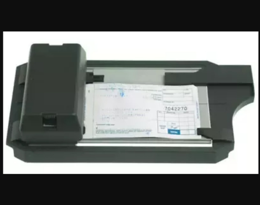 David31019's tweet photo. #ICanTellMyAgeBy having used one of these to pay. https://t.co/MTITEOhPJC