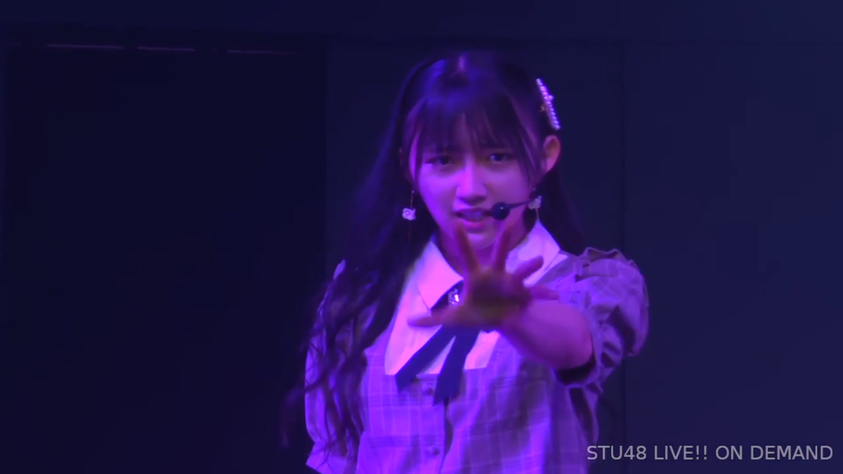 (4) AKB48 - "Suki" no TaneThe intense dancing starts... i literally can't screenshot how she moves