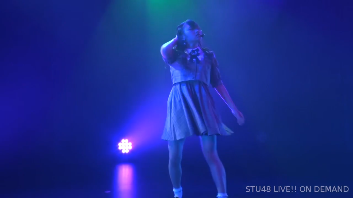 (4) AKB48 - "Suki" no TaneThe intense dancing starts... i literally can't screenshot how she moves