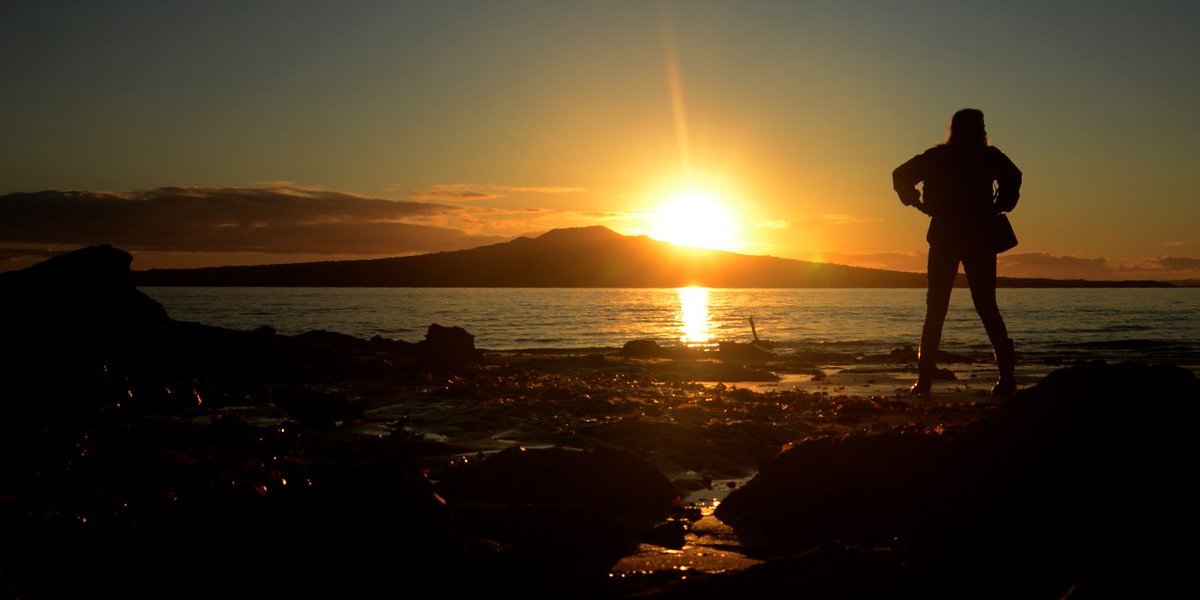 Aotea9's tweet photo. Rangitoto sunrise.
#Rangitoto #NarrowNeck #NarrowNeckBeach #ourAKL #VisitAuckland #silhouettes #DevonportNZ #DevonportVillage https://t.co/DBWDmQSGZo