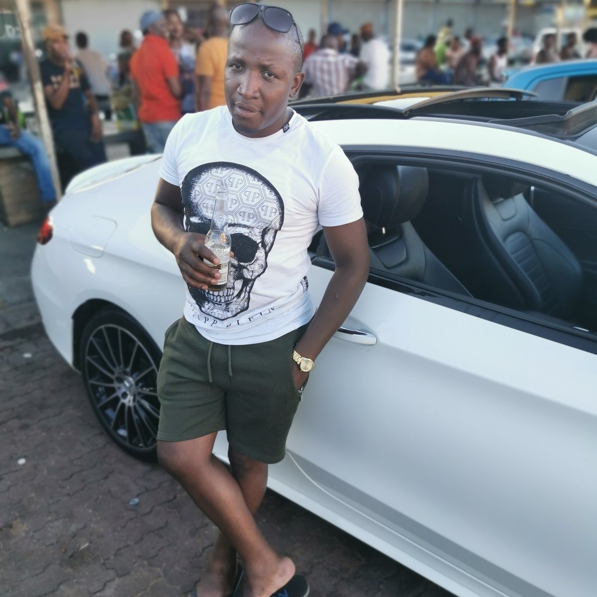 MrMulambo's tweet photo. When life throws you lemons,  you make lemonade and add some passion fruit😂...#youngblackandrich #youngblackhustler #blackmanmakingit https://t.co/sVLFaE0TTq