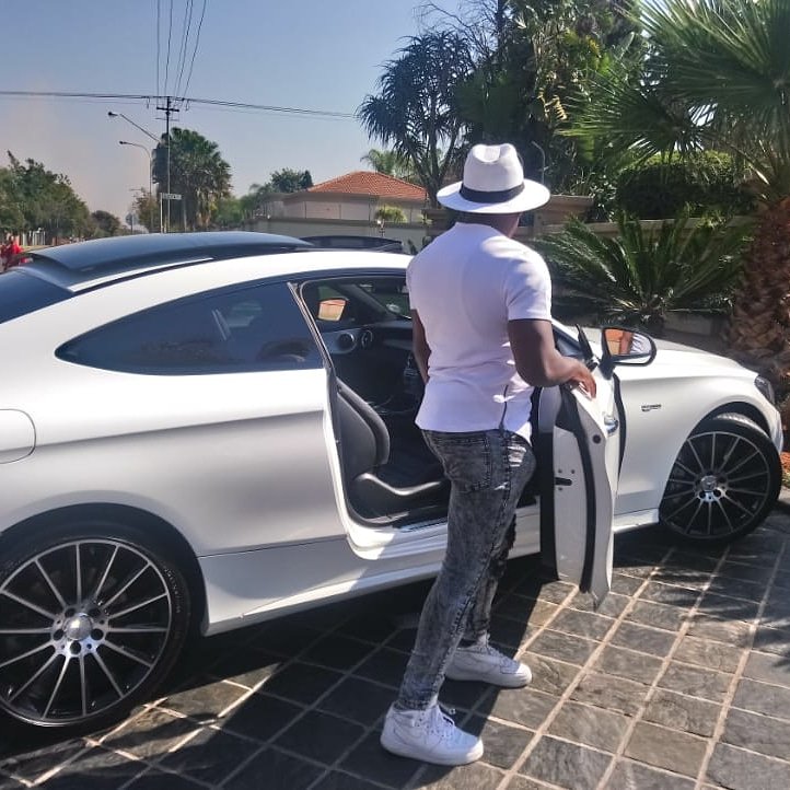 MrMulambo's tweet photo. When life throws you lemons,  you make lemonade and add some passion fruit😂...#youngblackandrich #youngblackhustler #blackmanmakingit https://t.co/sVLFaE0TTq