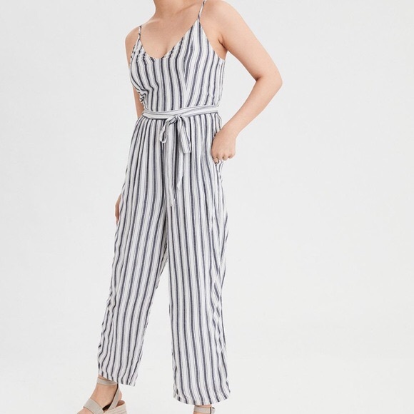 merabiken's tweet photo. So good I had to share! Check out all the items I'm loving on @Poshmarkapp from @RosannaMetoyer #poshmark #fashion #style #shopmycloset #vintage #americaneagleoutfitters #converse: https://t.co/eHFcw8fn33 https://t.co/yQD5PeG7Wf