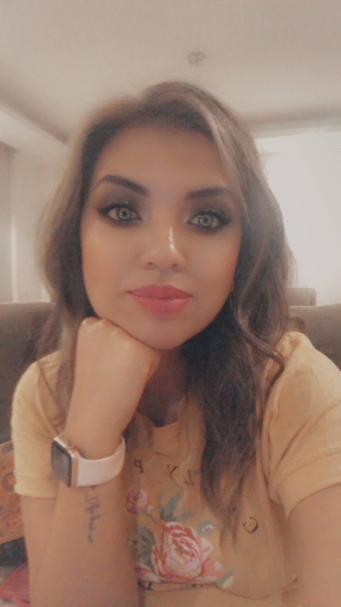 AngelinaJudit's tweet image. Sesión de selfies. Si. Lo se! Bastante vanal pero que otra me queda. #quarantinetimepass