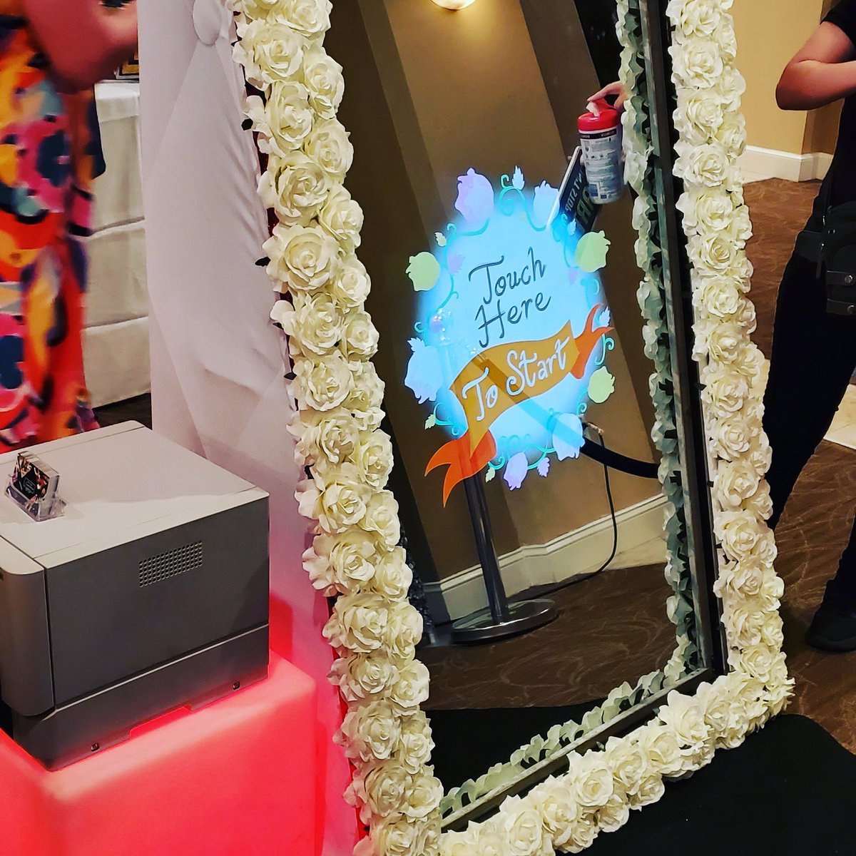 MirrorEnchanted's tweet photo. We are back again for another amazing wedding and a special one at that. 1 year ago we witnessed their engagement at their best friends wedding and now we are doing their wedding today! Super cool! #photoboothrental #orlandoevents #bridetobe #gettingmarried #florida #party #fun https://t.co/cJRaQkuQ0W
