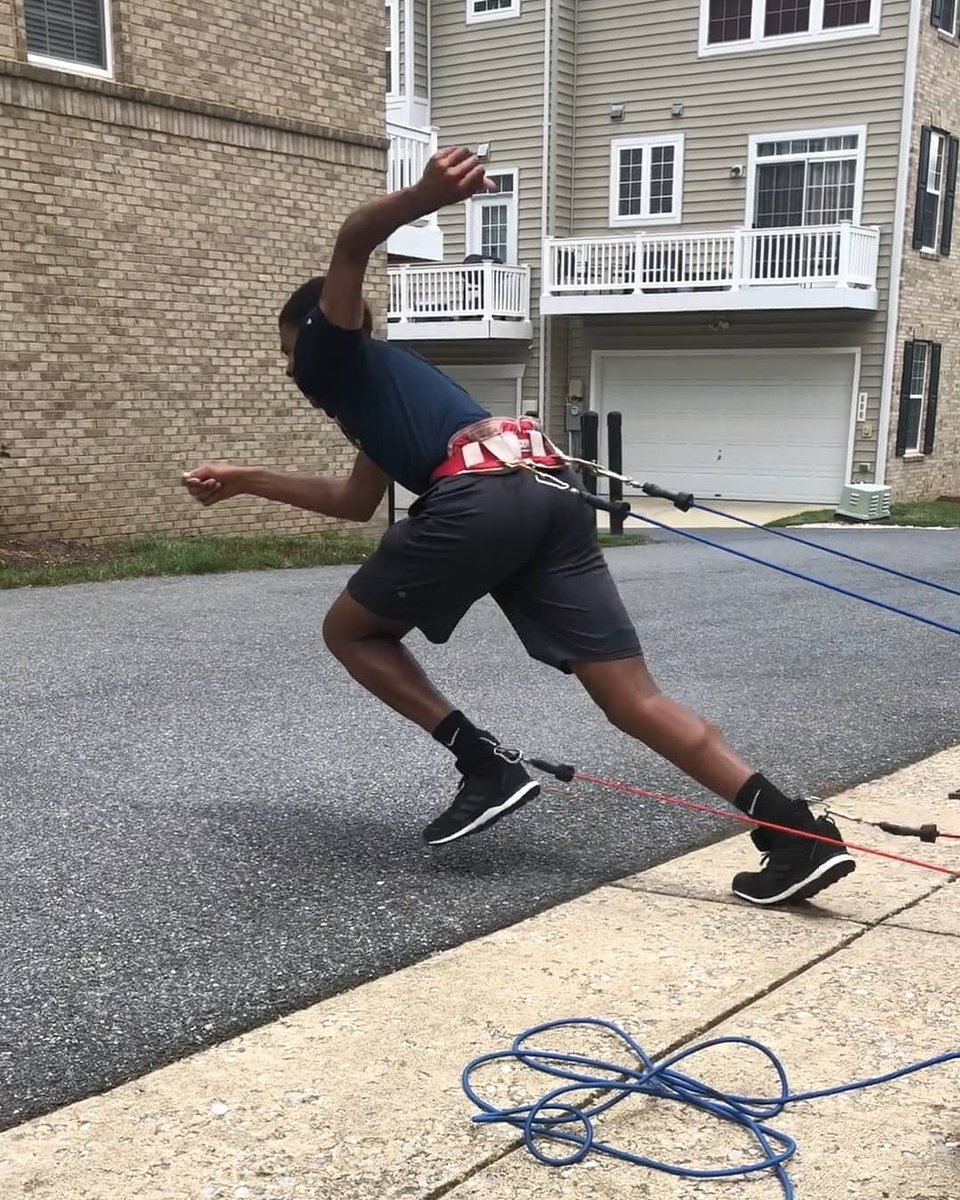 CharlesCtyElite's tweet photo. Way to work today Eric!!
#EricWedge🏀
#YouthBaller
#CharlesCountyEliteProduct💙💛 https://t.co/qfO5bvAOaN
