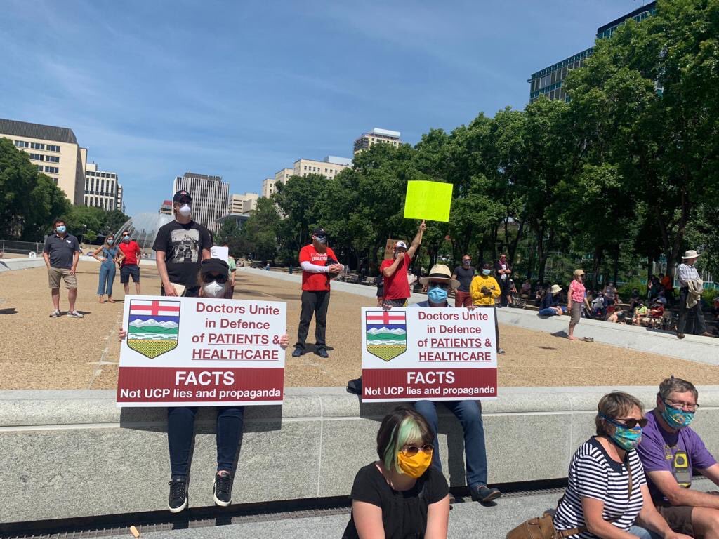ChrisForGoodGov's tweet image. Alberta Doctors unite in Defence of quality public healthcare in Alberta and for Democracy #KillBill1 #DefendDemocracy