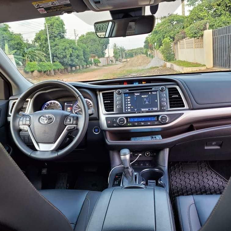 mslydlove's tweet photo. 2019 Toyota Highlander full option.
Mileage = 6400km
Price = GHc 240,000
Contact 0204009320 for inspection and purchase
#CaveAutomobiles #UnitedShowbiz Funnu Face / Lil Win / Nana Ama https://t.co/H6ZQMxGyqC