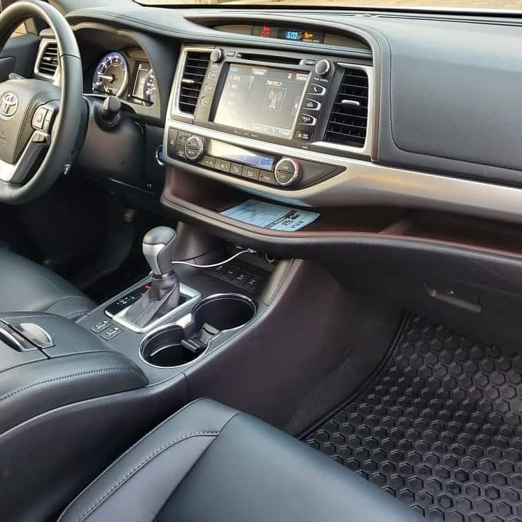 mslydlove's tweet photo. 2019 Toyota Highlander full option.
Mileage = 6400km
Price = GHc 240,000
Contact 0204009320 for inspection and purchase
#CaveAutomobiles #UnitedShowbiz Funnu Face / Lil Win / Nana Ama https://t.co/H6ZQMxGyqC