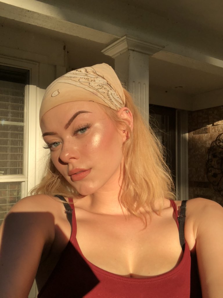 sinfulmama's tweet photo. glowing https://t.co/nHpbLUQ56Z