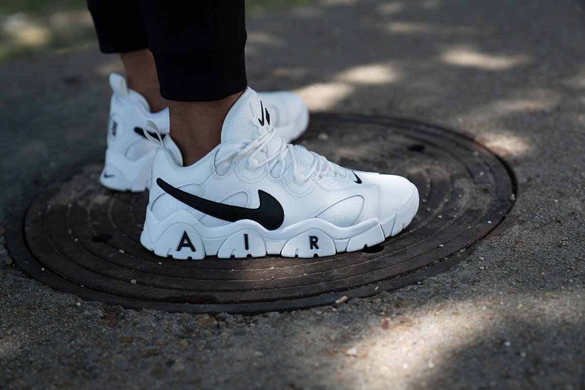 nike air barrage on feet