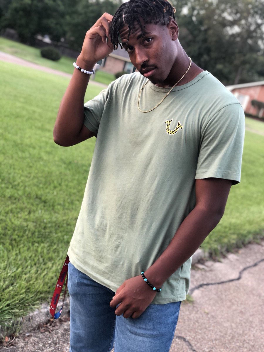 D_nation_b13's tweet photo. 2020 vision, all I see is checks 🤧💸 https://t.co/oc7qHCw3bY