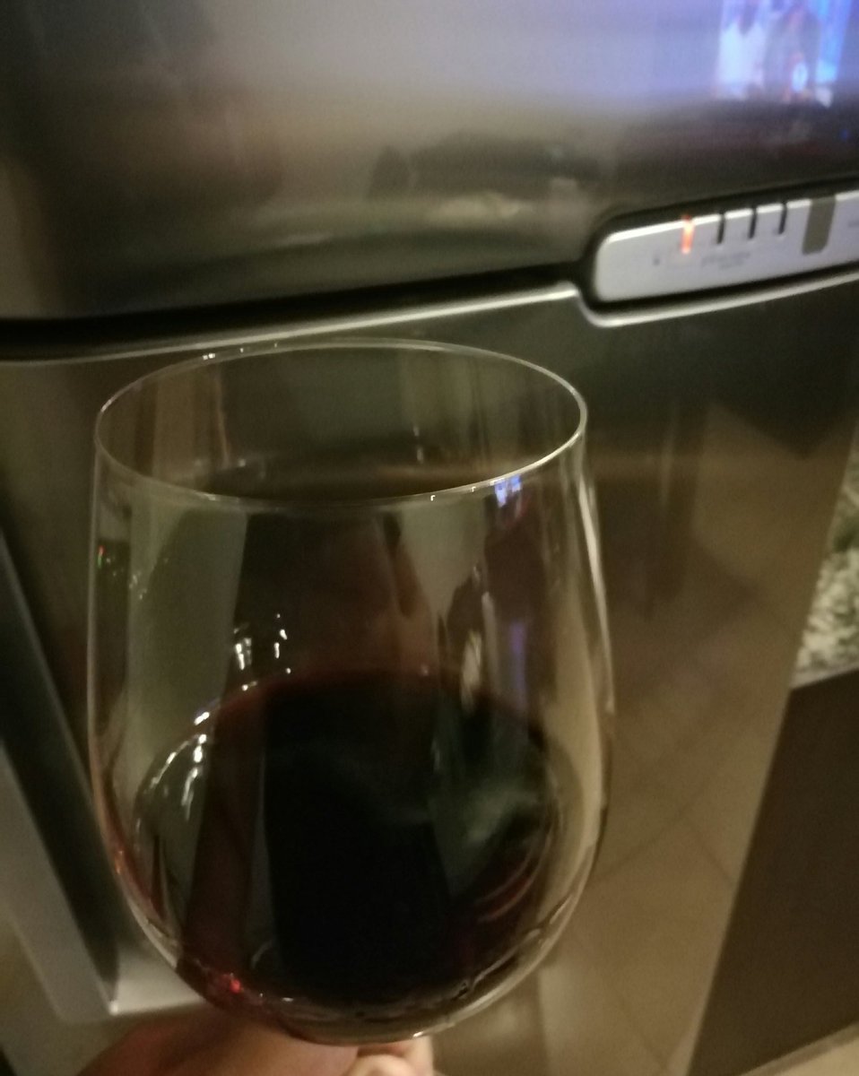 Georgee_2016's tweet photo. Todos nos estamos alcoholizando no???!!!! #HoyMeEnborracho 📷 https://t.co/fuqGVz3iO2