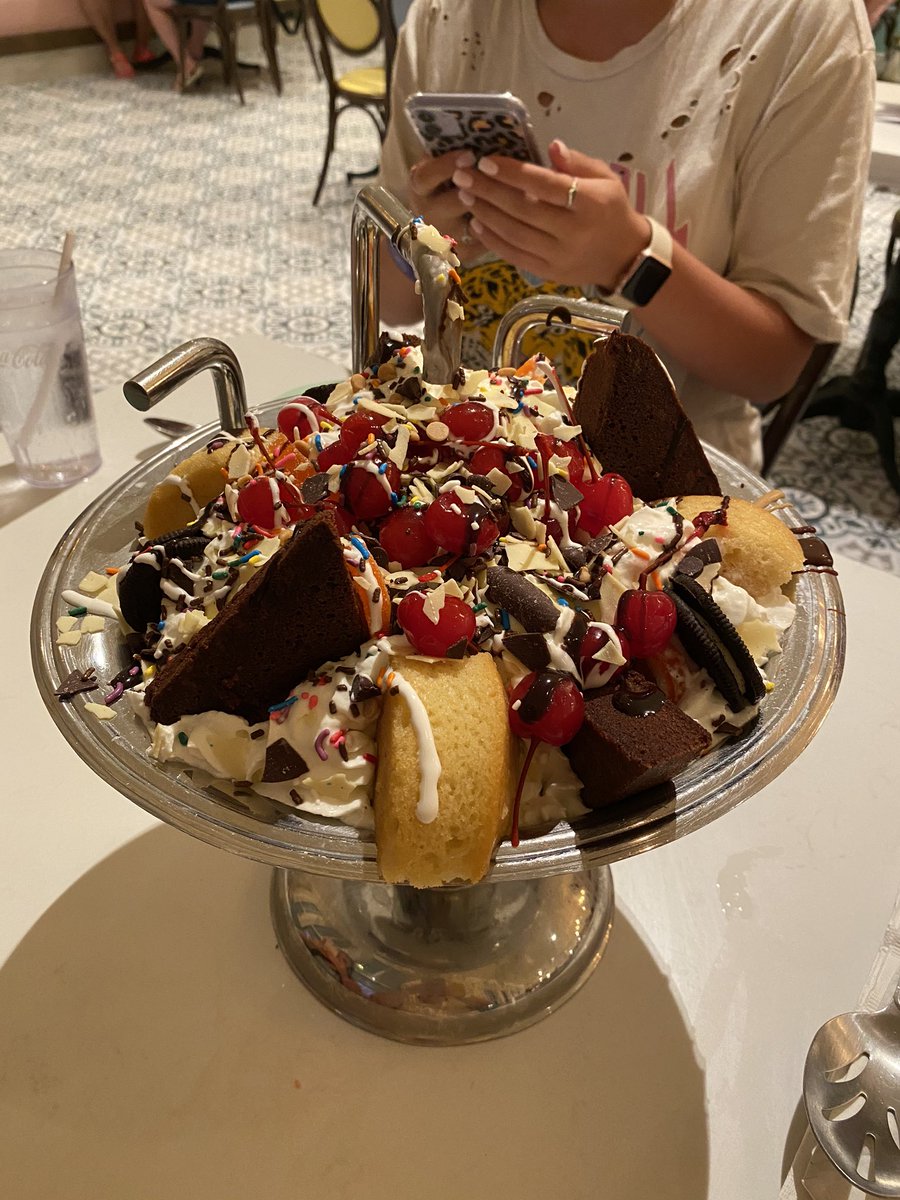 AshleyLoran's tweet photo. Shout out to the #1 waiter of our trip. Larry from Beaches and Cream at The Beach Club Resort killed it tonight with our kitchen sink! #castcompliment #wdw #kitchensink https://t.co/ryrhJQctOe