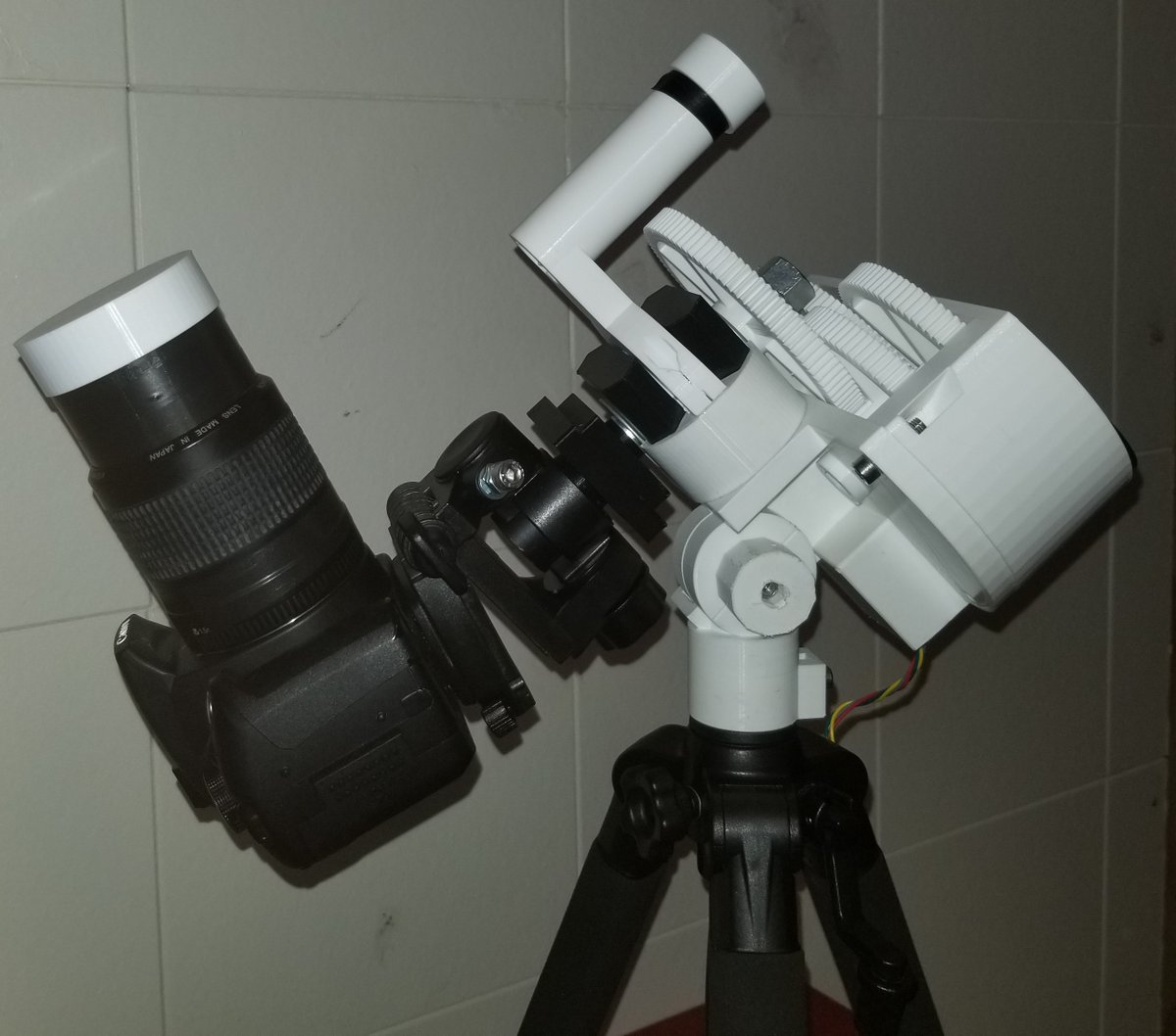 cdubyaj's tweet photo. Making progress with a DIY star tracker and a new 200 mm lens. #northamericanebula and #deneb in #cygnus https://t.co/o1Zui2pkEW