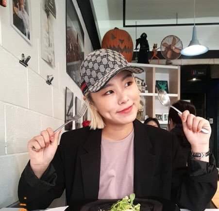 moonsunein's tweet photo. Wheein mi modelo a seguir, tan tranquila pero a la vez tan simpática. Si hoyuelo me cautiva. La amo. #RespectMAMAMOO #RespectSolar #RespectMoonbyul #RespectWheein #RespectHwasa @RBW_MAMAMOO https://t.co/5kjxUODyY3