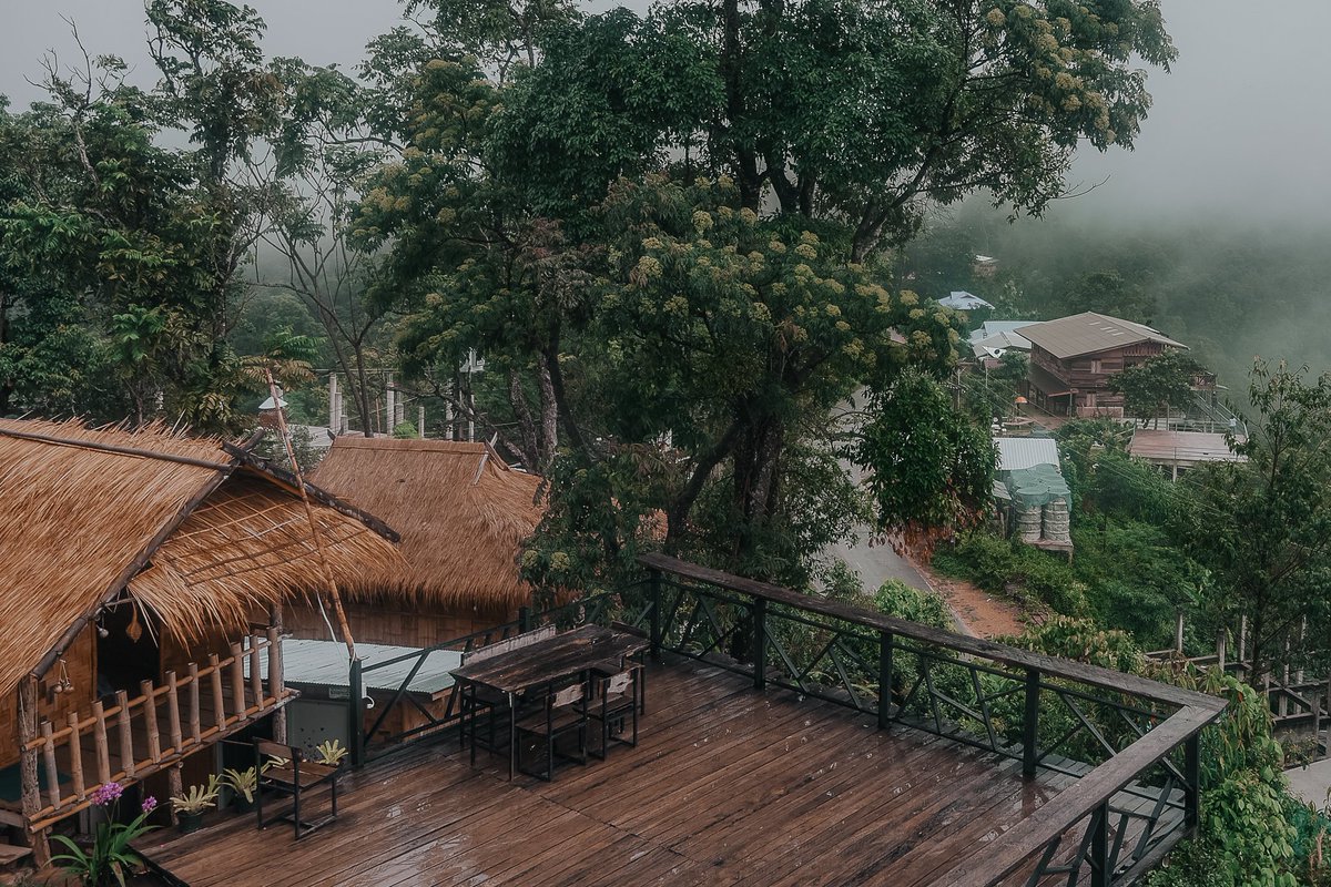 KonTraveller's tweet photo. #ดอยสกาด อยู่ใน อ.ปัว จ.น่าน บนเทือกเขาดอยภูคา ชุมชนเล็กๆที่เรียบง่ายอยู่ท่ามกลางธรรมชาติ มีวิวทิวทัศน์หุบเขา บรรยากาศเงียบสงบและเย็นสบายตลอดปีห่างจากอ.ปัว 22 กม. เส้นทางของถนนที่โค้งไปมามีชันบ้างในช่วงสุดท้ายและถนนลาดยางทั้งเส้นรถทุกชนิดสามารถสัญจรได้ 
#ReviewThailand #น่าน https://t.co/CDZXtZBGYJ