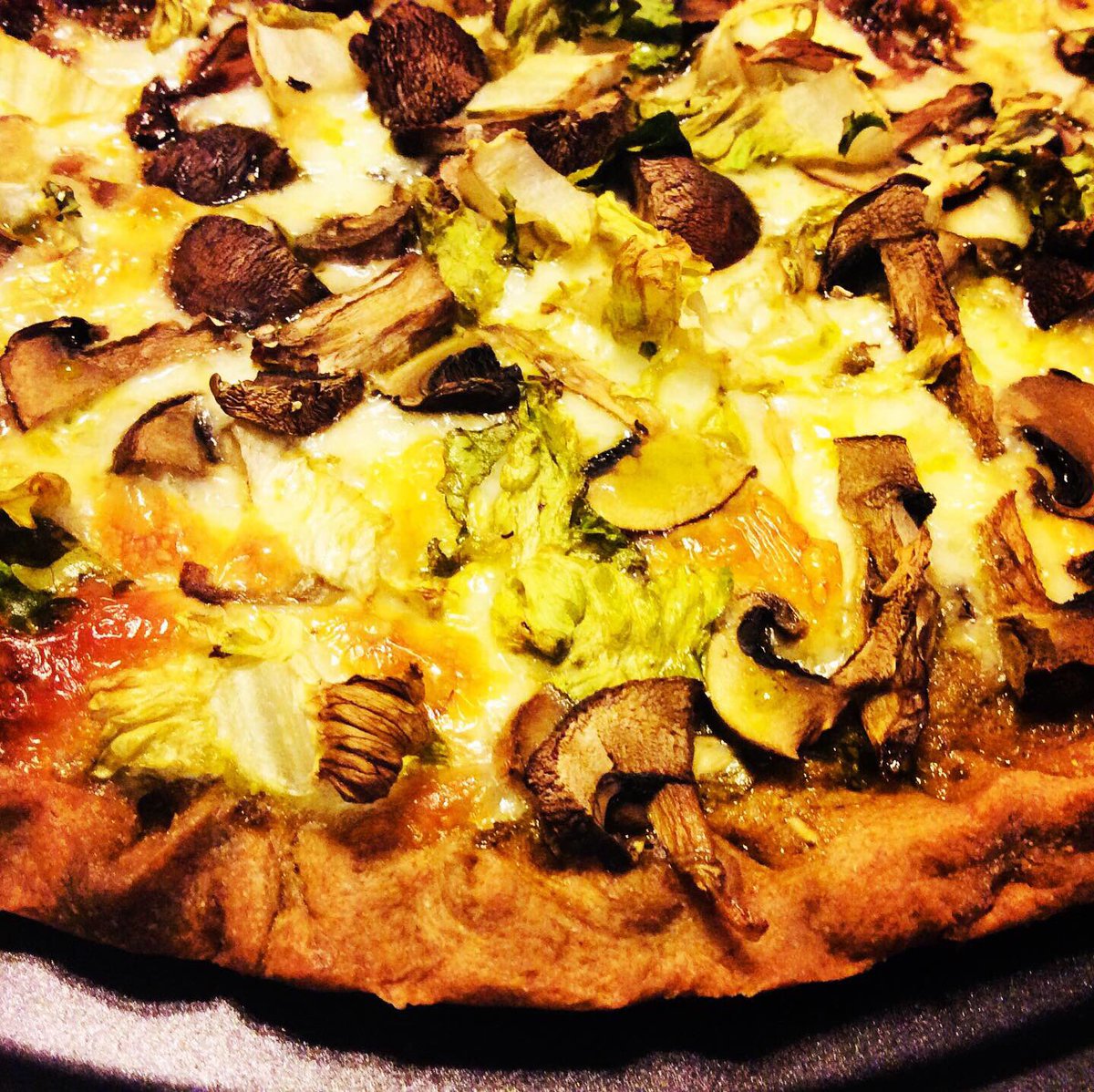 soulonatraipse's tweet photo. Pizza night is here again 

Mushrooms and random vegetables on one and bacon and minced beef on the other. Whole wheat base.

#theweekendkitchen #pizzanight #wholewheatpizza #homemadepizza #pizzafromscratch https://t.co/v6MAOl3VJp