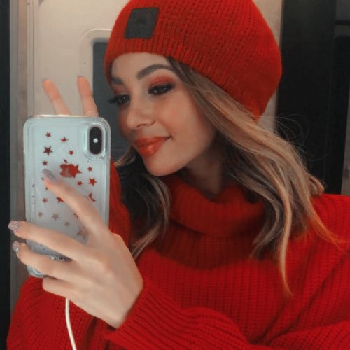 DicaxSophrosyne's tweet photo. My babe looks like 🔥🔥🔥 in red and so so I! https://t.co/rd4UD3Thvb