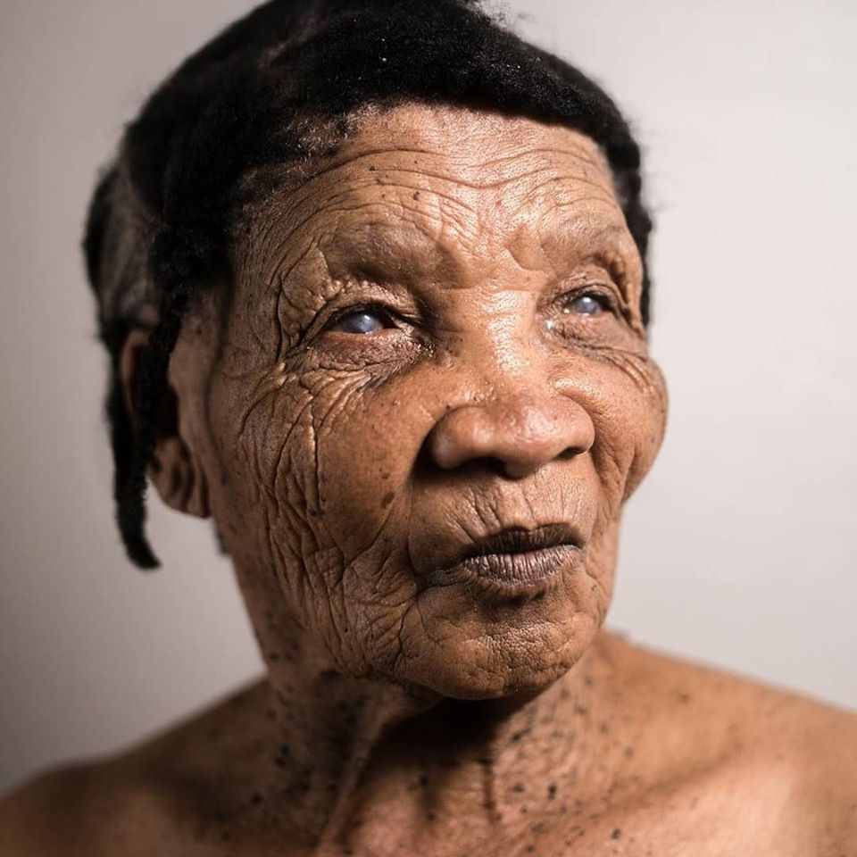 One of the last 4 surviving N/uu speakers, a (>25000 y/o) language spoken by the San people, 86 y/o Griet Seekoei passed away in May 2020. She was photographed in 2018 by <a href="/hammond_robin/">Robin Hammond</a> for <a href="/natgeo/">National Geographic</a> magazine.  This is why we(saanrize.com)do what we do...Follow <a href="/saanrize/">saanrize</a>