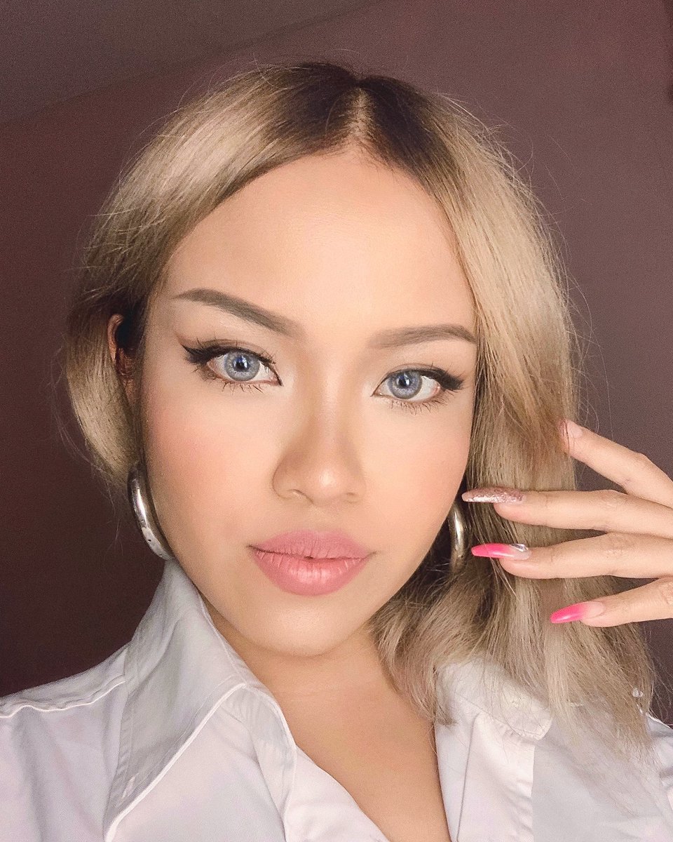 Morning fresh face 🌞✨ I did the Bella Hadid’s foxy eye makeup 
#fotd #blonde #makeup