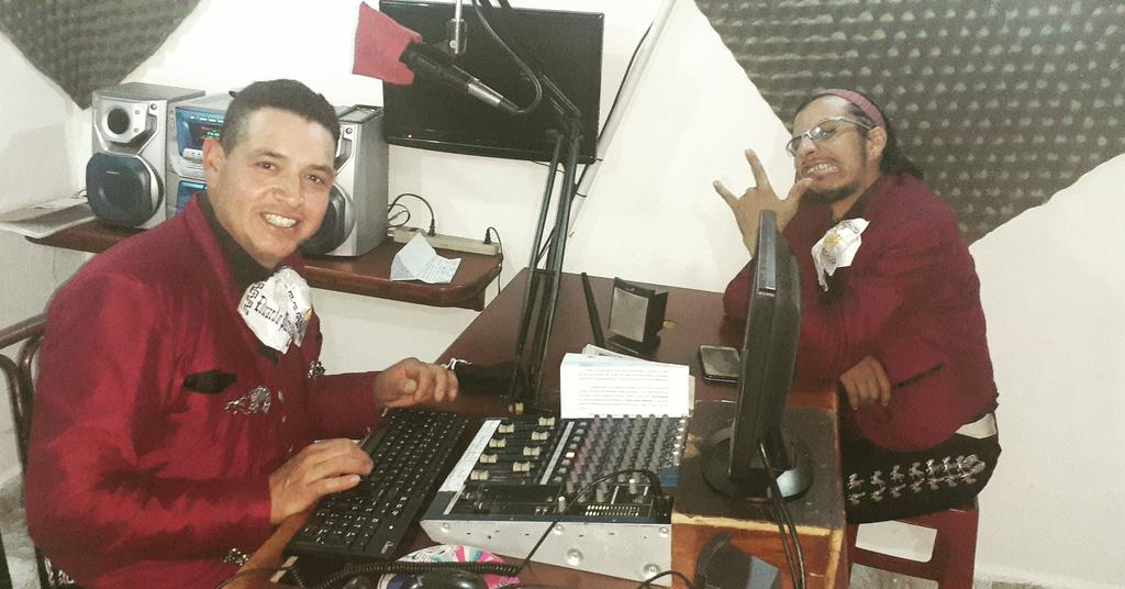 MOroyPlata's tweet photo. Haciendo publicidad en la Radio 102.3 FM desde Mucuchies. Llevando buena música mexicana en vivo. https://t.co/p527n3aidl